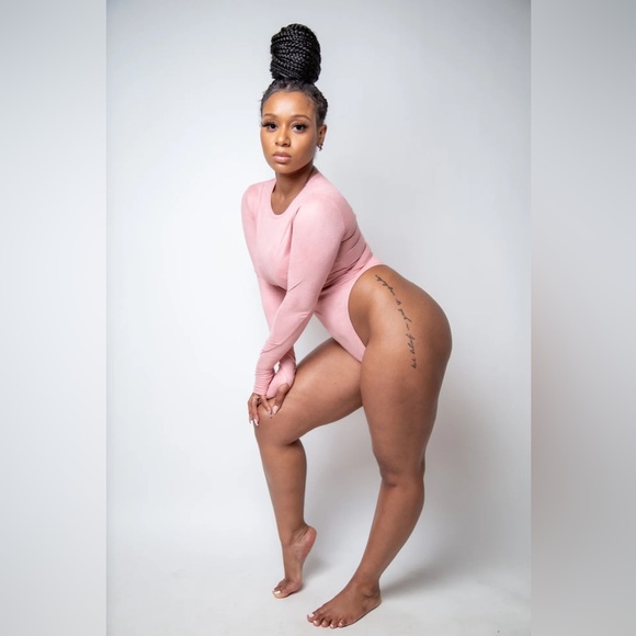 KE exclusive Long Sleeve Crew Neck Design Bodysuit - Picture 3 of 8